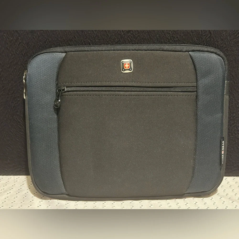 Wenger Swissgear  Swiss Gear The Lunar Netbook Tablet iPad Case Sleeve